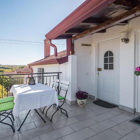 One-Bedroom Apartment in Musalez Buitenkant foto