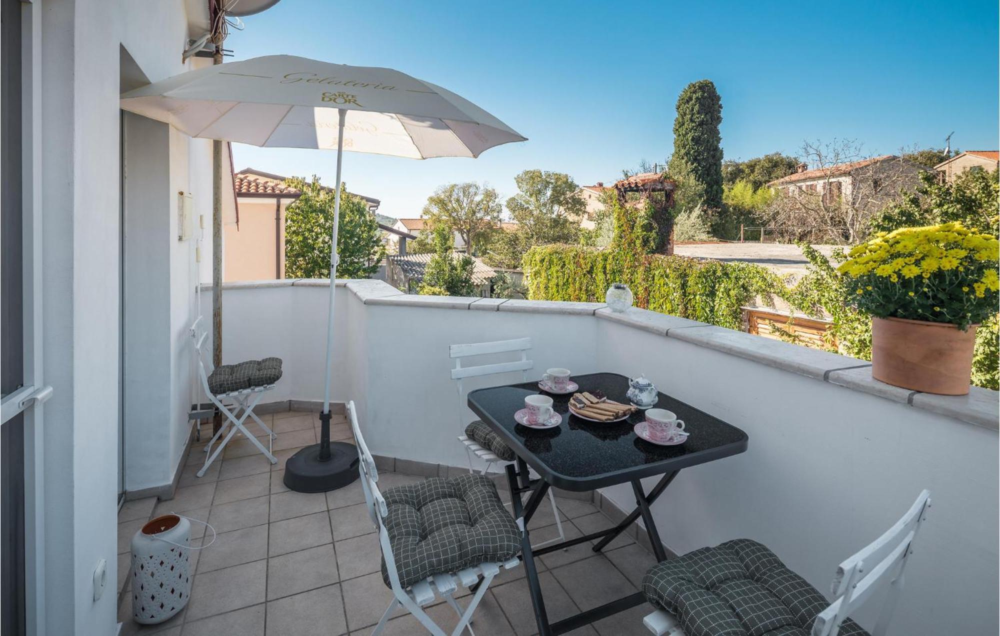 One-Bedroom Apartment in Musalez Buitenkant foto