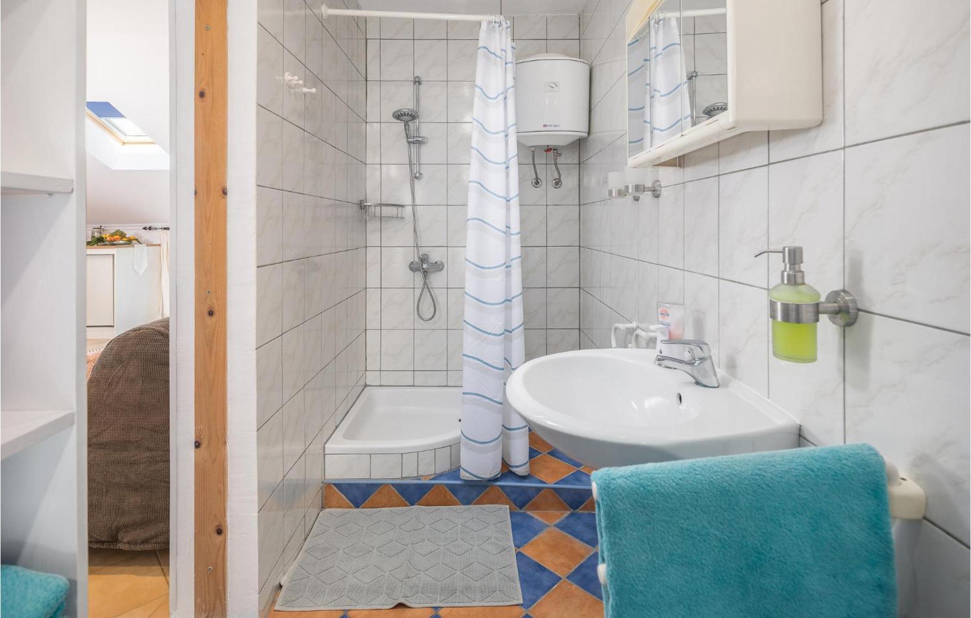 One-Bedroom Apartment in Musalez Buitenkant foto